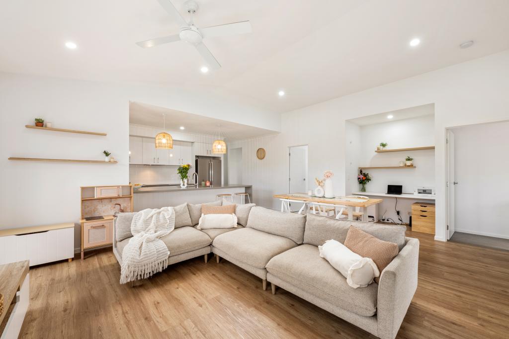 19 Golden Cres, Palmview, QLD 4553