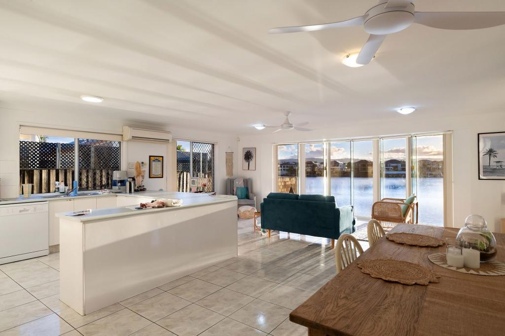 102 Port Jackson Bvd, Clear Island Waters, QLD 4226