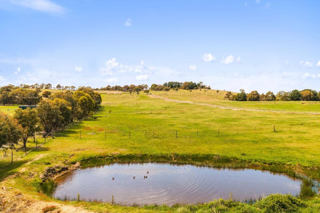 44 Weeroona Dr, Wamboin, NSW 2620