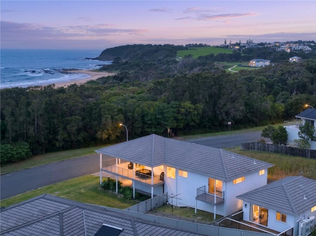 3 Golden Dr, Diamond Beach, NSW 2430