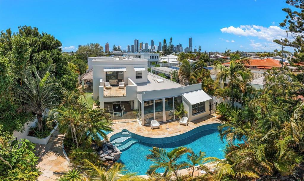 39 Beverley Cres, Broadbeach Waters, QLD 4218