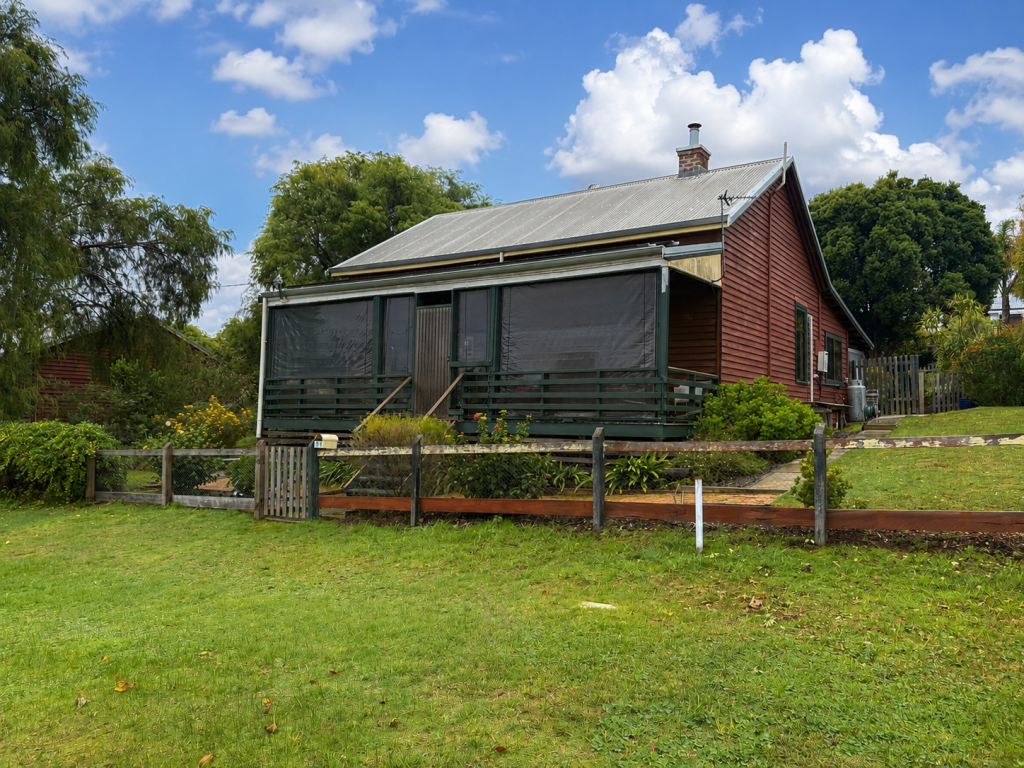 11 Kelly St, Pemberton, WA 6260