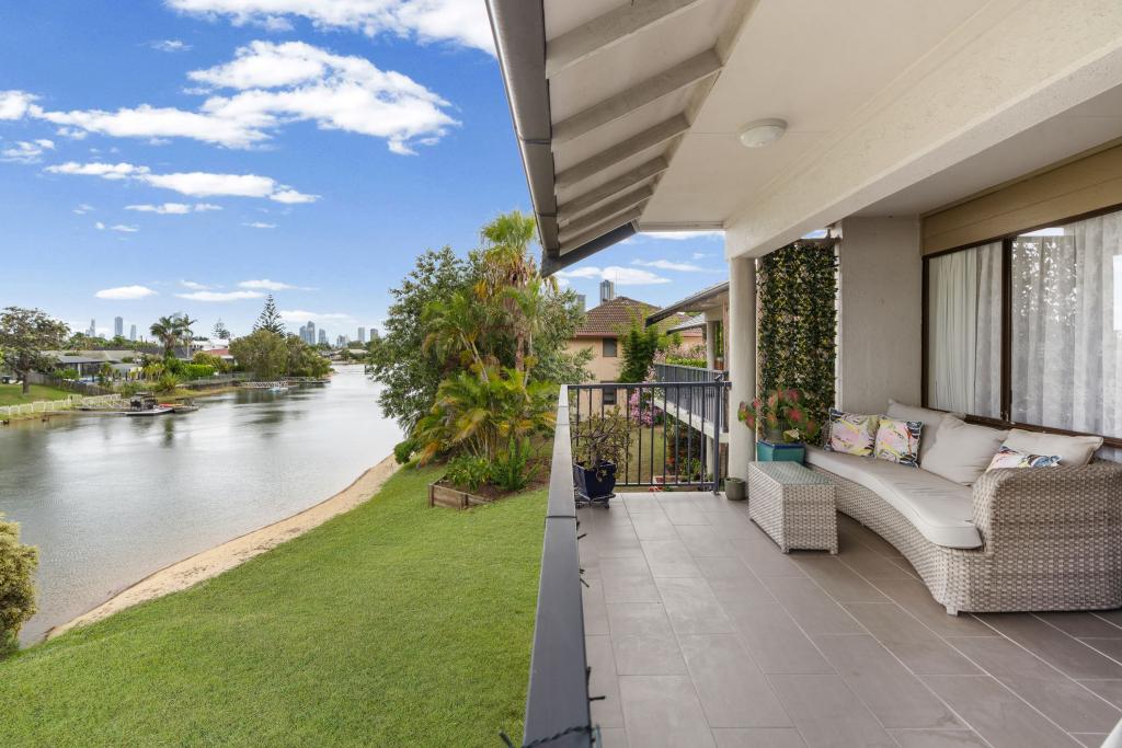 6/2 DUNLOP CT, MERMAID WATERS, QLD 4218