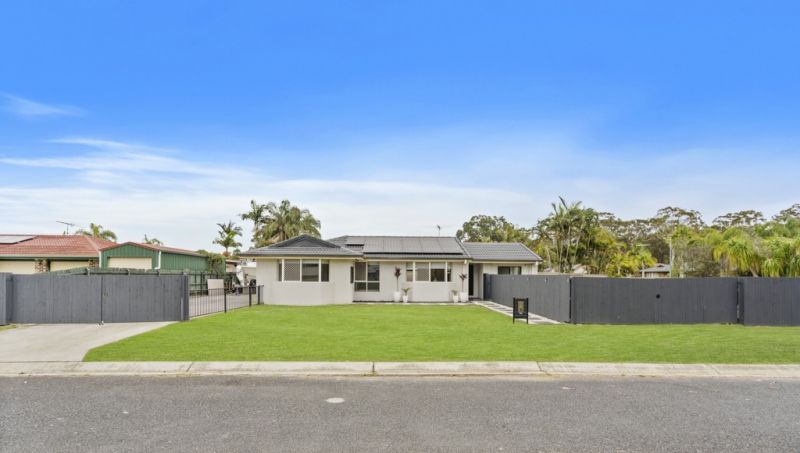 21 Fairway Dr, Redland Bay, QLD 4165