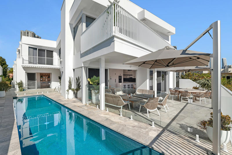 4 Seafarer Ct, Surfers Paradise, QLD 4217