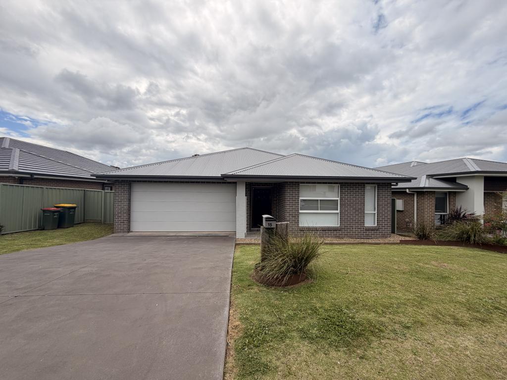 15 Adele Cl, Nowra, NSW 2541