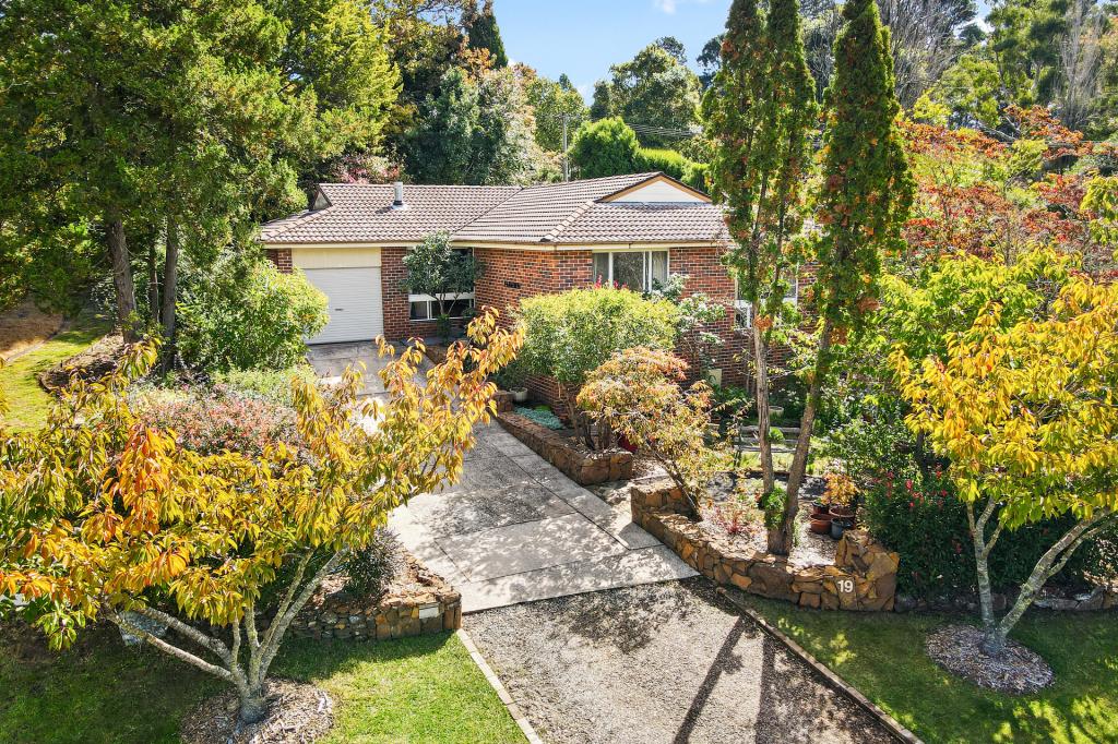 19 Cascade St, Wentworth Falls, NSW 2782