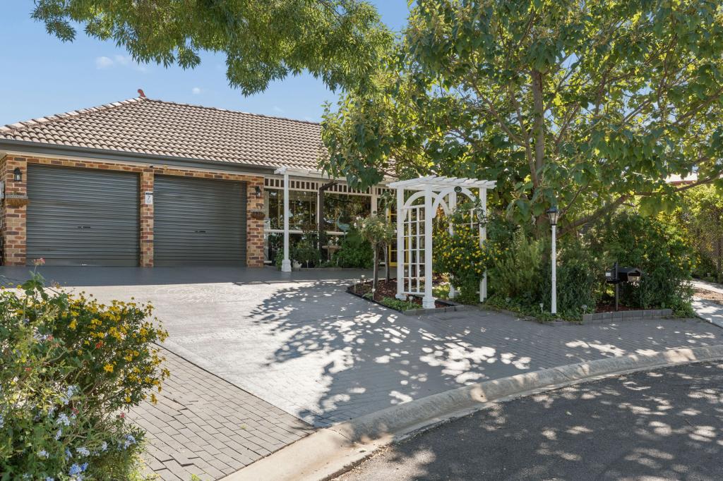 7 Samuel Ct, Young, NSW 2594