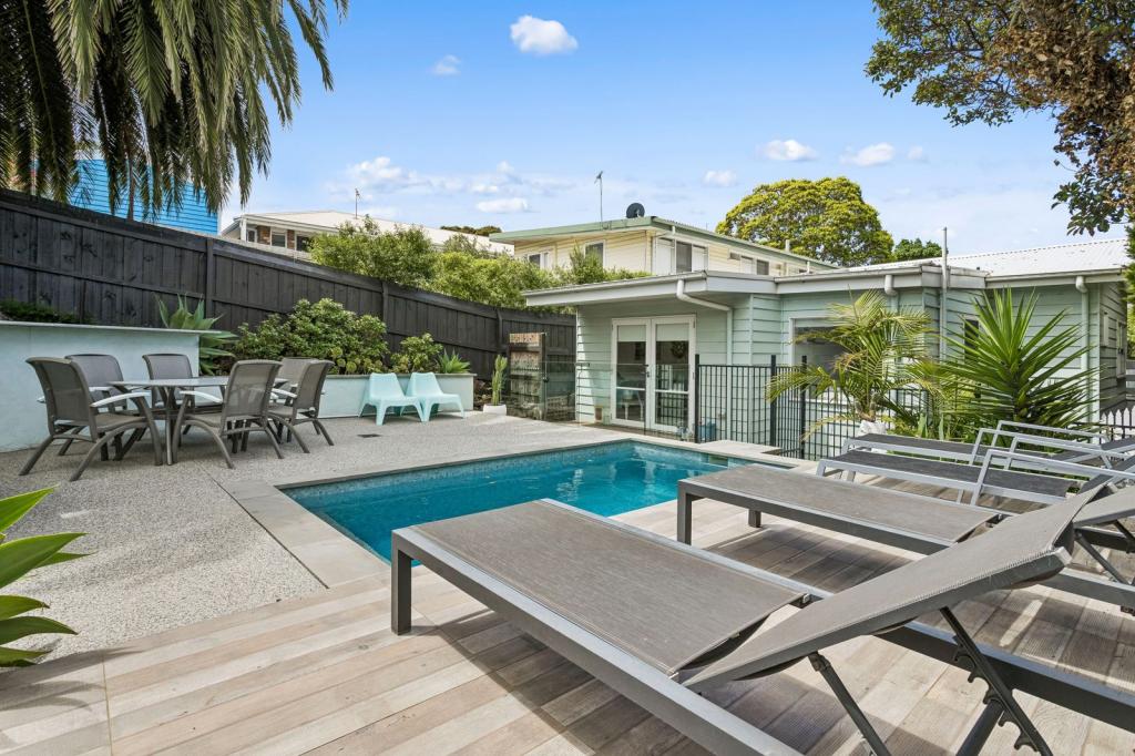 90 Seventh Ave, Rosebud, VIC 3939