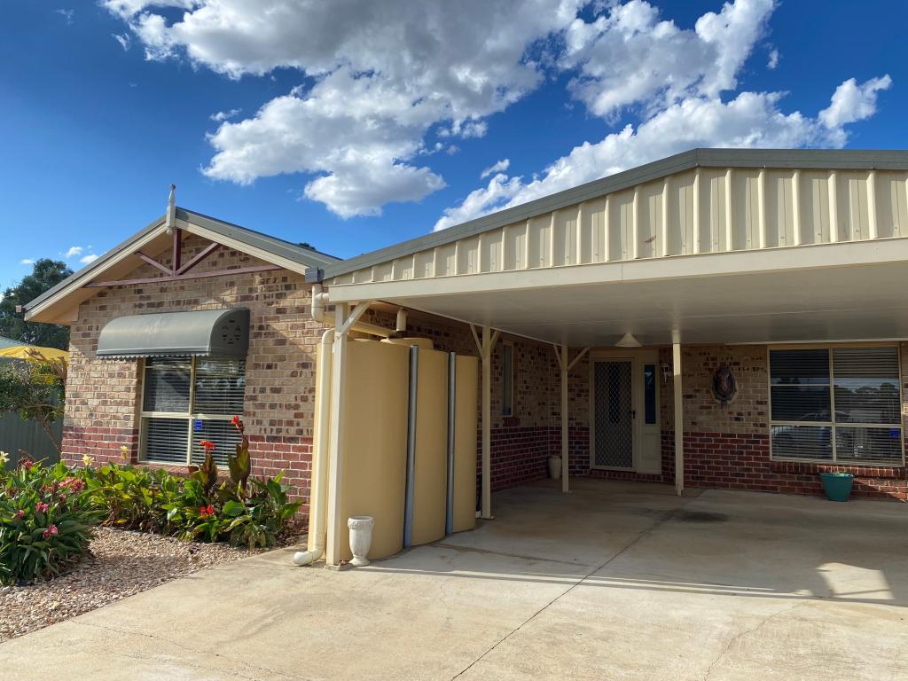 7 Cox St, Oakey, QLD 4401