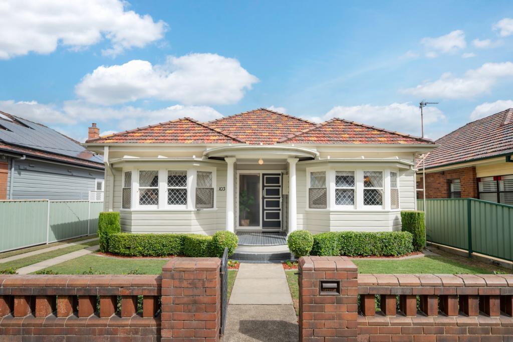 103 Kemp St, Hamilton South, NSW 2303