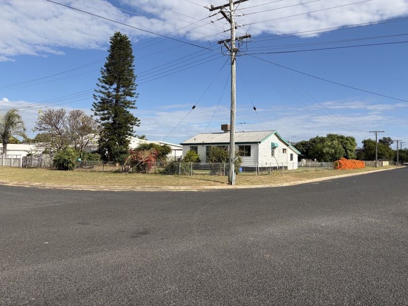 17 Brooks St, Emerald, QLD 4720