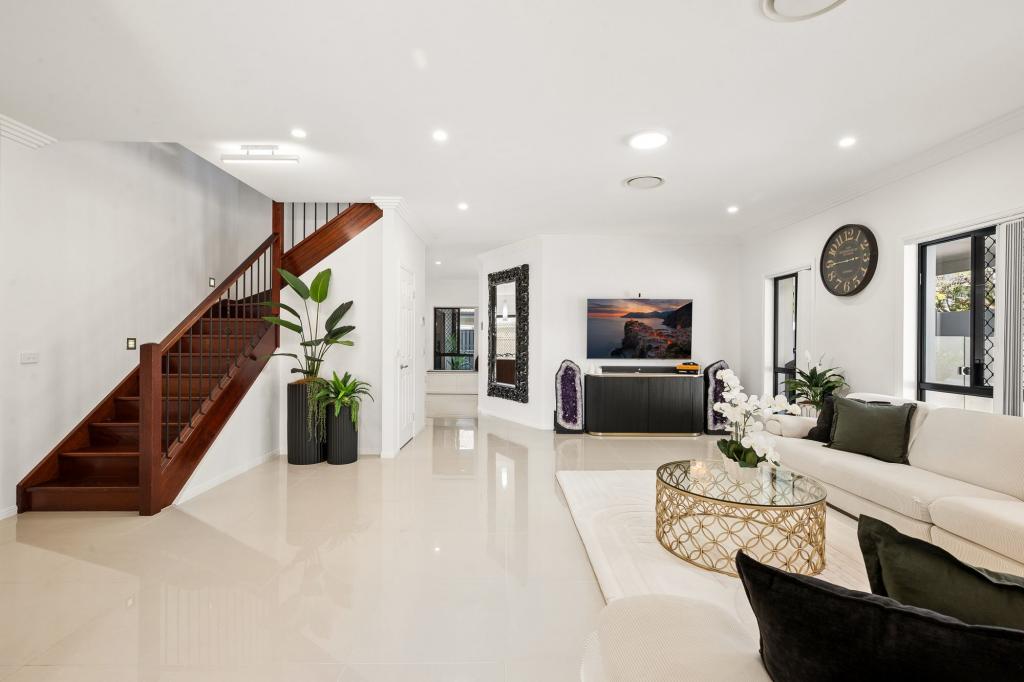 8 Foxwood Cct, Wakerley, QLD 4154