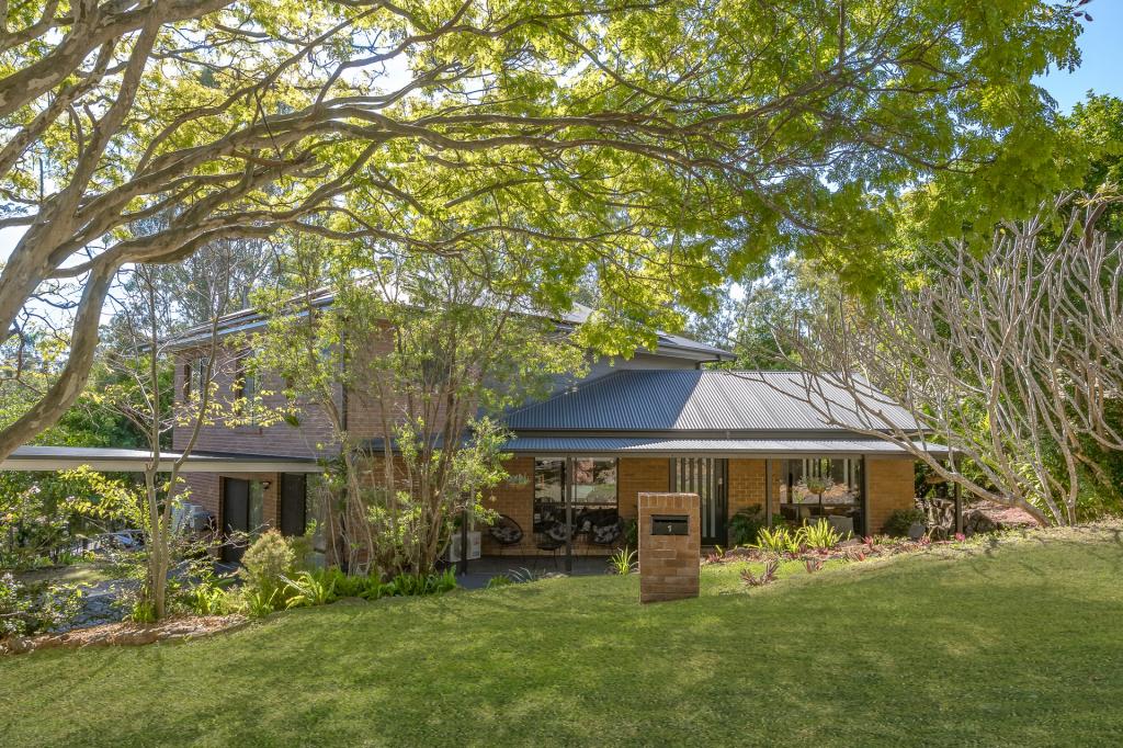 1 Larwood Pl, Ferny Hills, QLD 4055