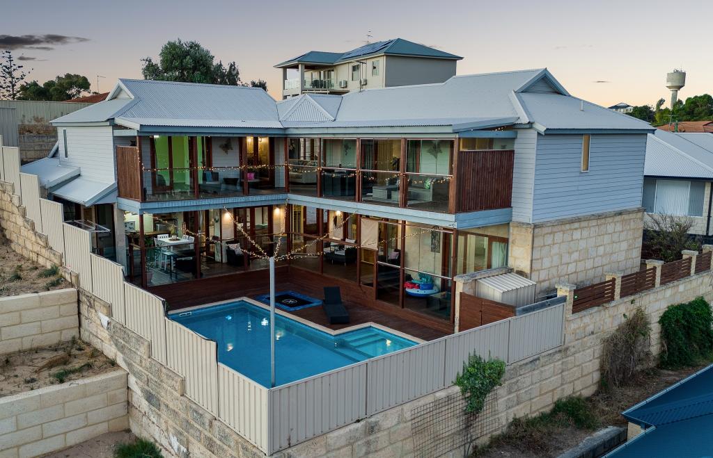 2/92 JANIS ST, HALLS HEAD, WA 6210