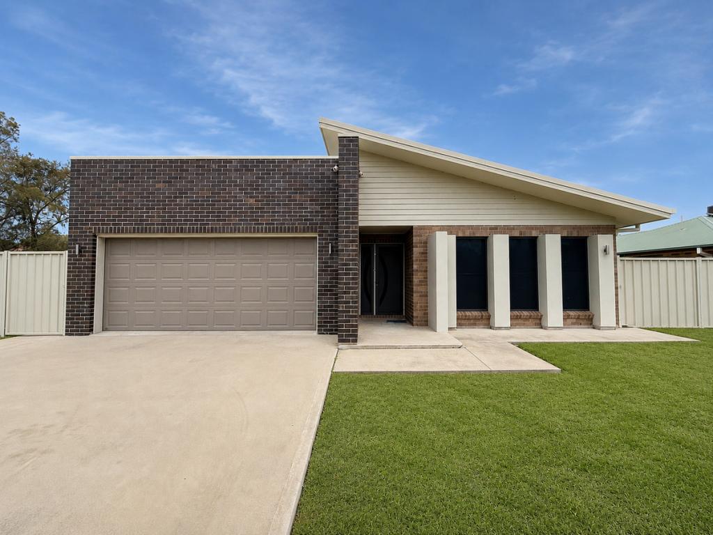 12 Bohenia Cres, Moree, NSW 2400