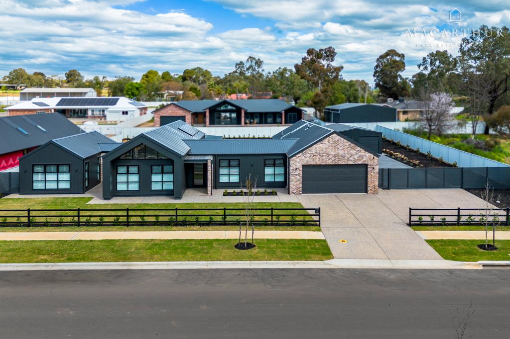 4 Coachwood Dr, Lake Albert, NSW 2650