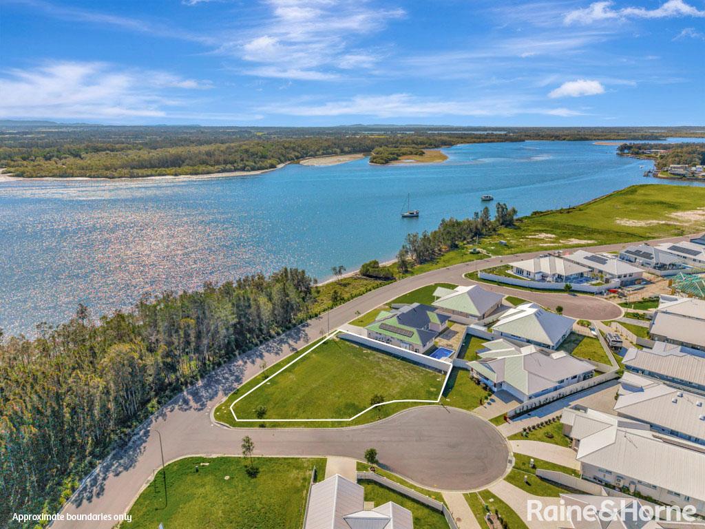 1 Lillian Pl, Yamba, NSW 2464