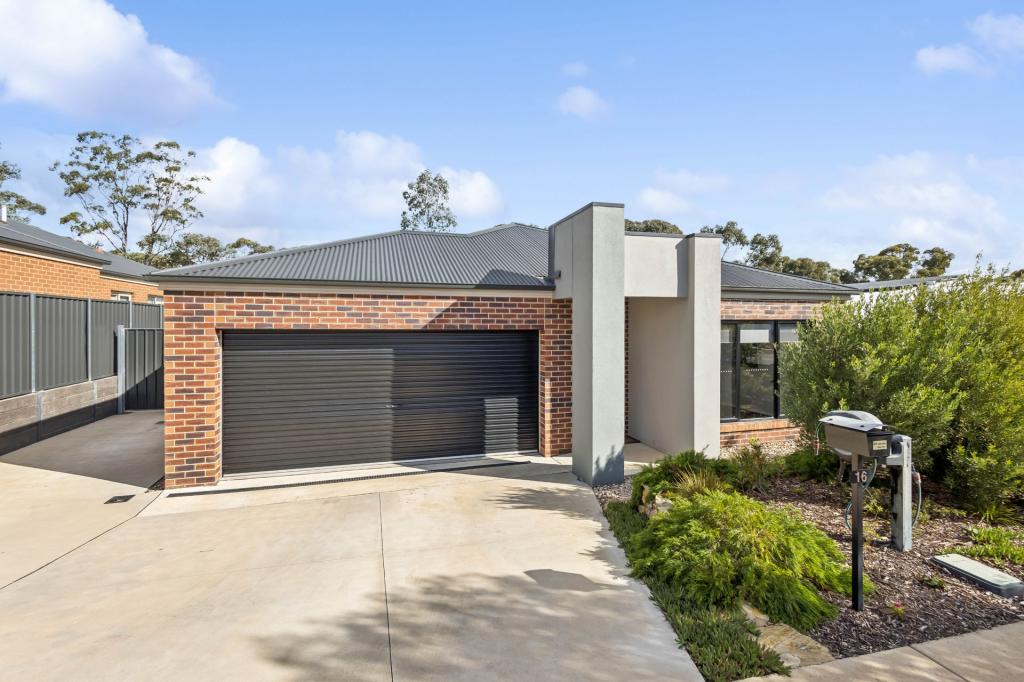 16 Westbury Bvd, Maiden Gully, VIC 3551