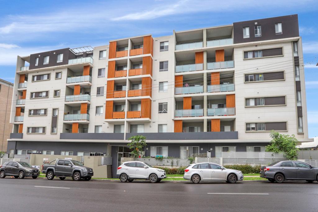 402/32 CHAMBERLAIN ST, CAMPBELLTOWN, NSW 2560