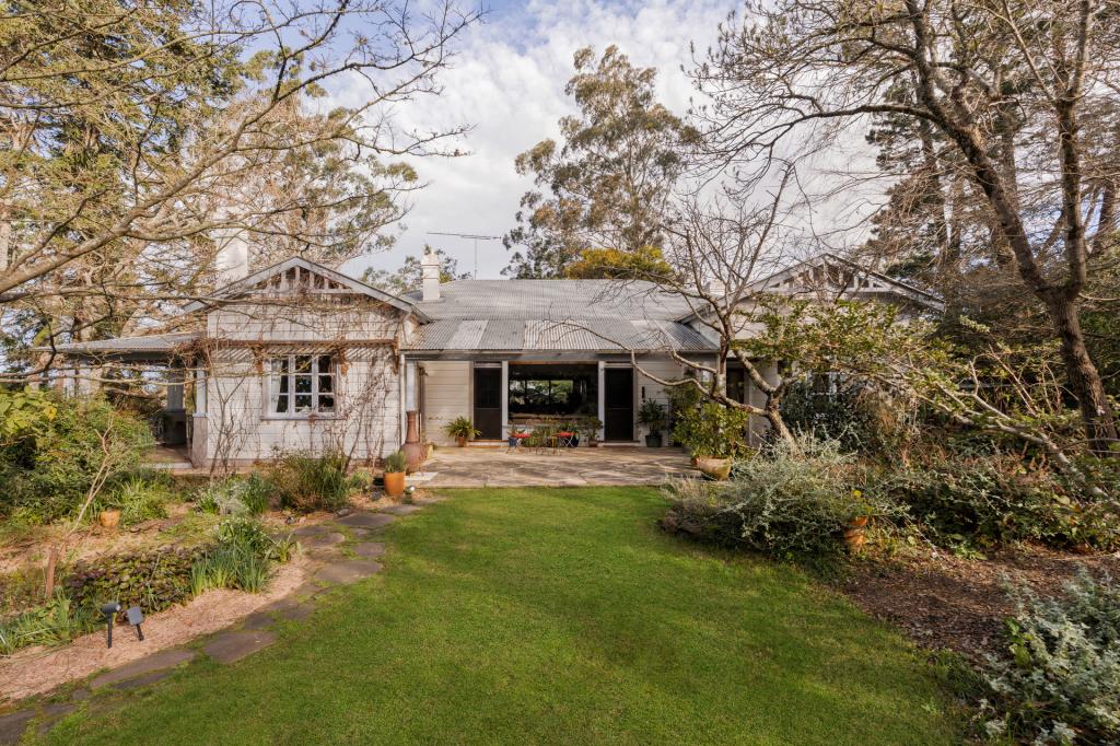 17 Myoori Ave, Wentworth Falls, NSW 2782