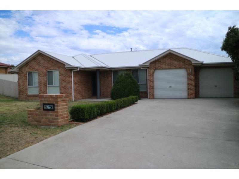 80 Hughes St, Kelso, NSW 2795