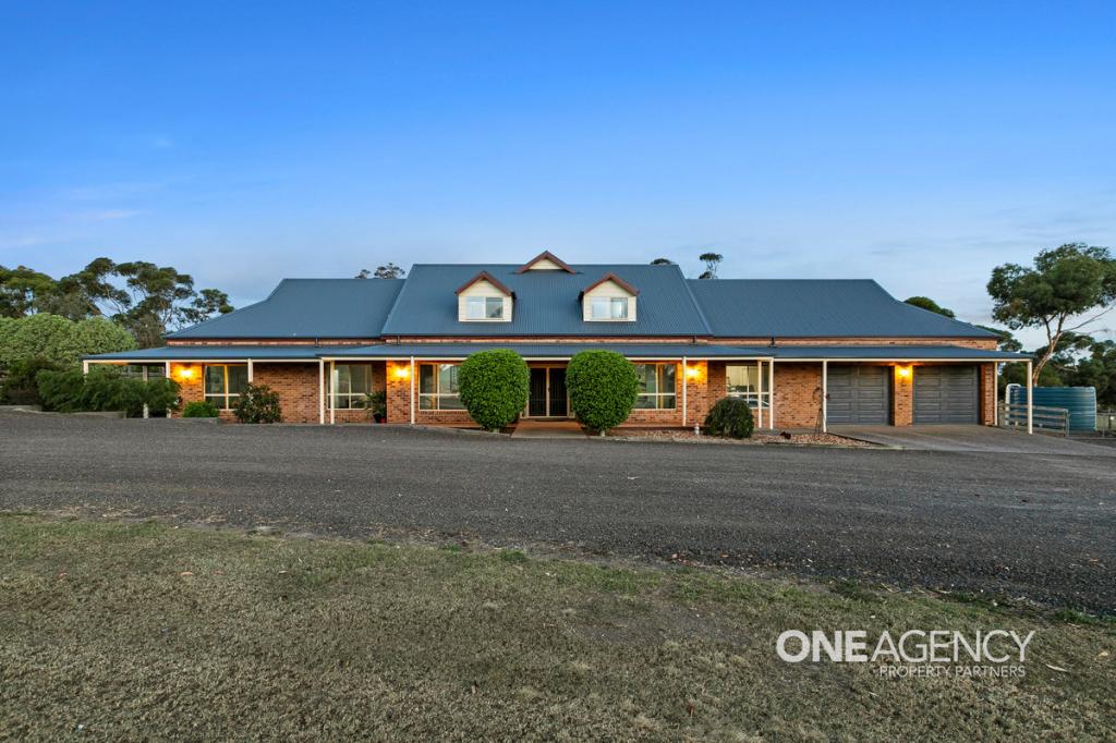 2 Carbine Ct, Toolern Vale, VIC 3337