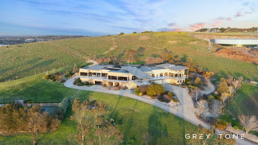 100 MOORE RD, SUNBURY, VIC 3429