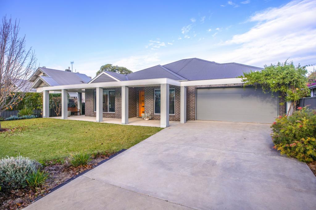 94 Junction St, Deniliquin, NSW 2710