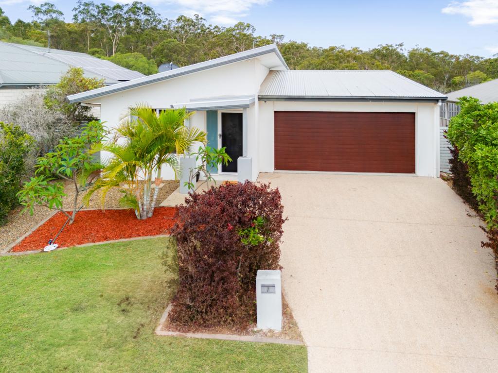 7 LENTHALL ST, BOYNE ISLAND, QLD 4680