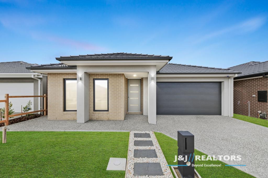 27 Woolly Pde, Clyde North, VIC 3978