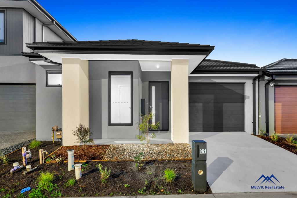 89 FAIRGROUND PROM, BERWICK, VIC 3806