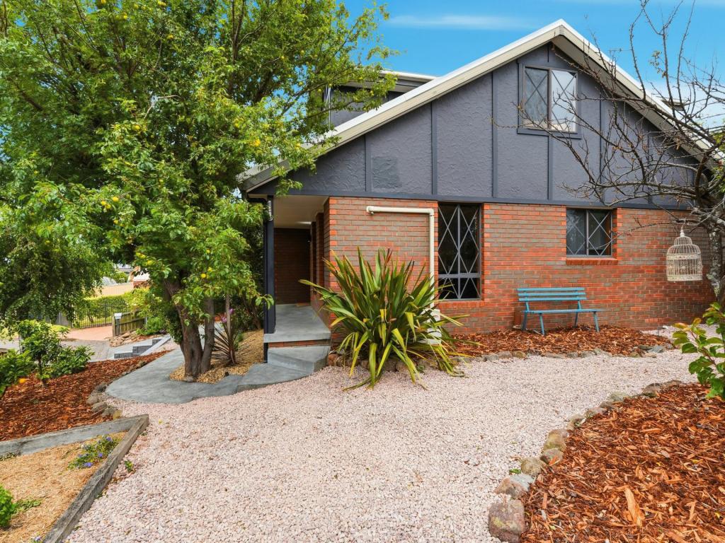 5 JOHN DUNSCOMBE CL, HUNTINGFIELD, TAS 7055