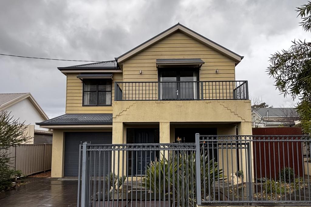 11 George St, Kennington, VIC 3550
