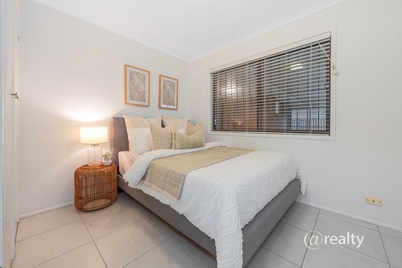 32 LEARMONTH ST, STRATHPINE, QLD 4500