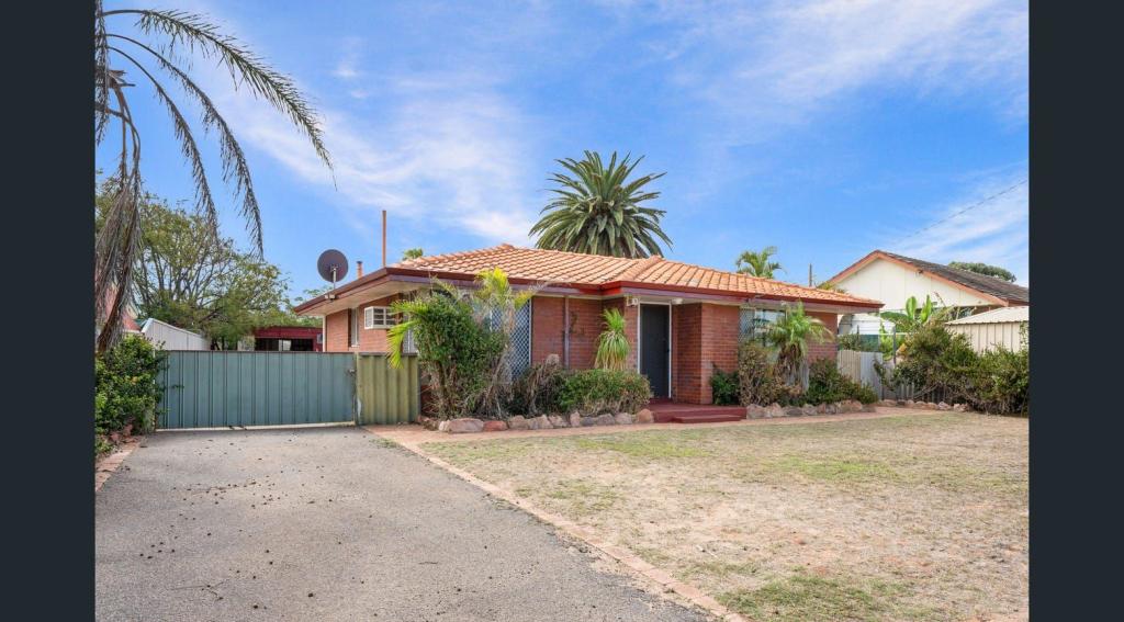 23 Felicia St, Rangeway, WA 6530