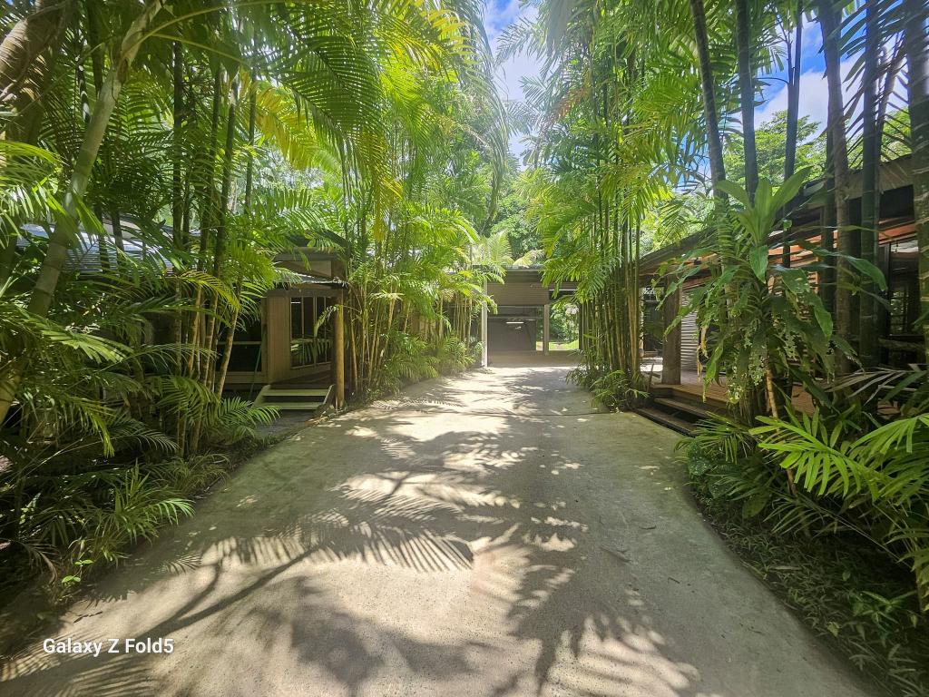 18 East St, Bloomfield, QLD 4895