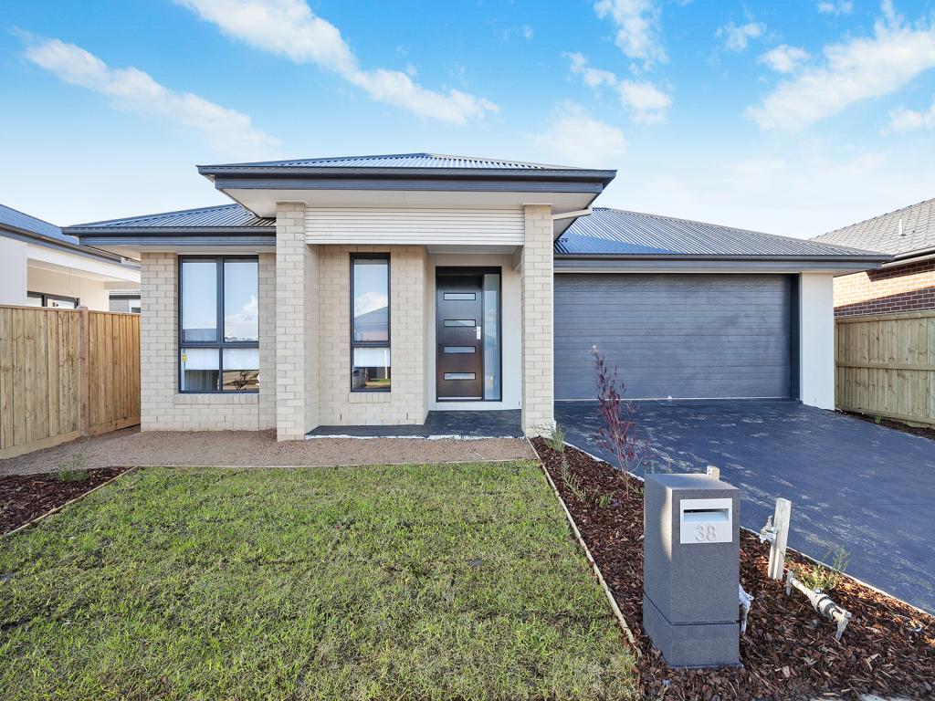 38 Edenhope Cct, Armstrong Creek, VIC 3217