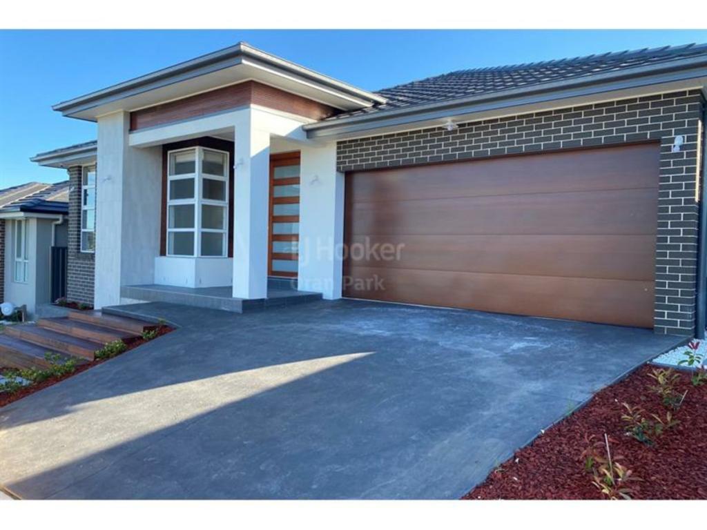 6 Genner St, Oran Park, NSW 2570