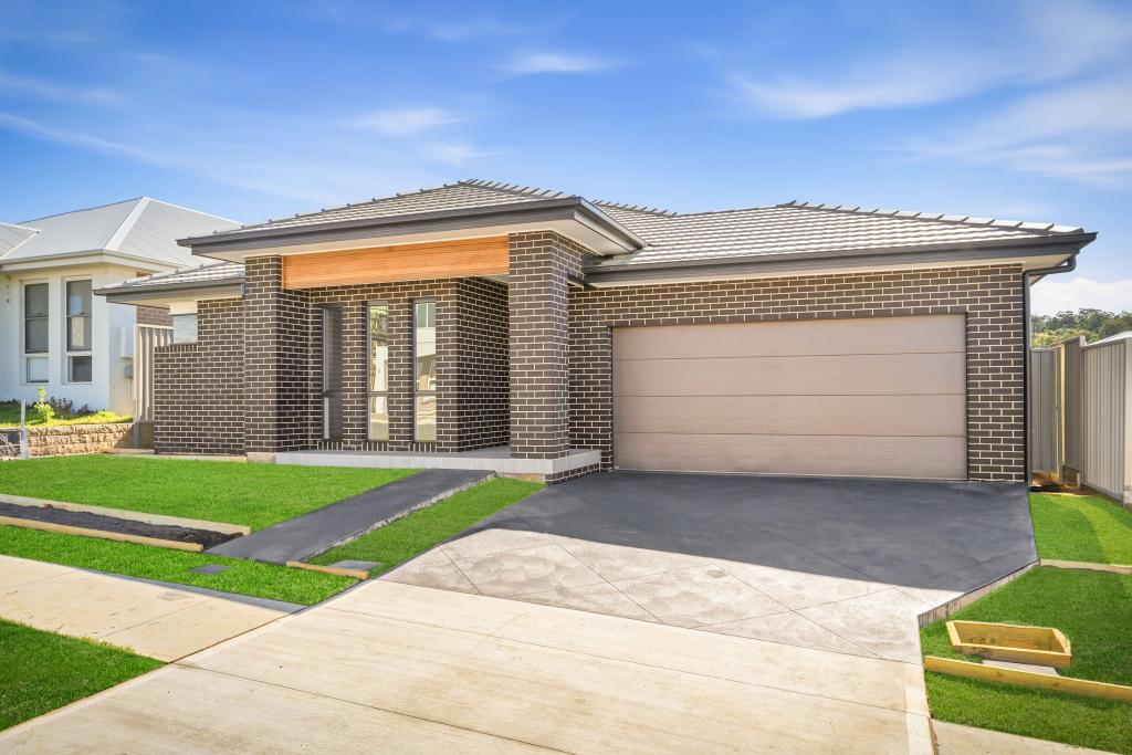 4 DULCIFY ST, MENANGLE PARK, NSW 2563