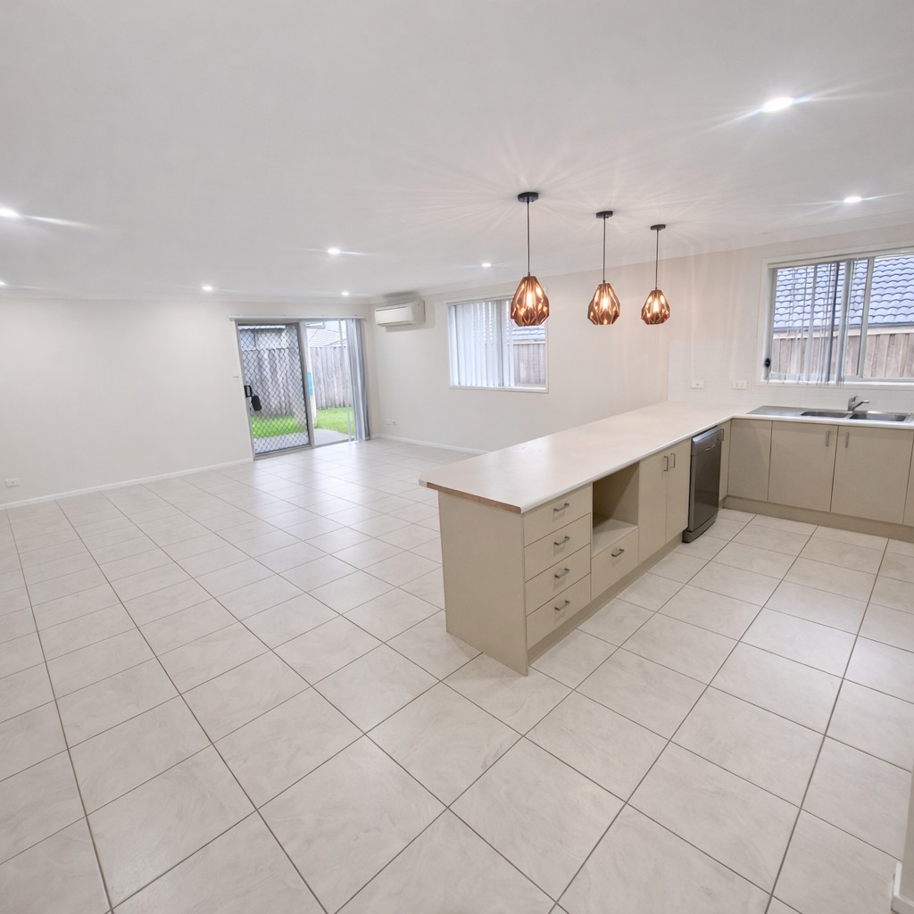 16 AUBURN ST, GILLIESTON HEIGHTS, NSW 2321