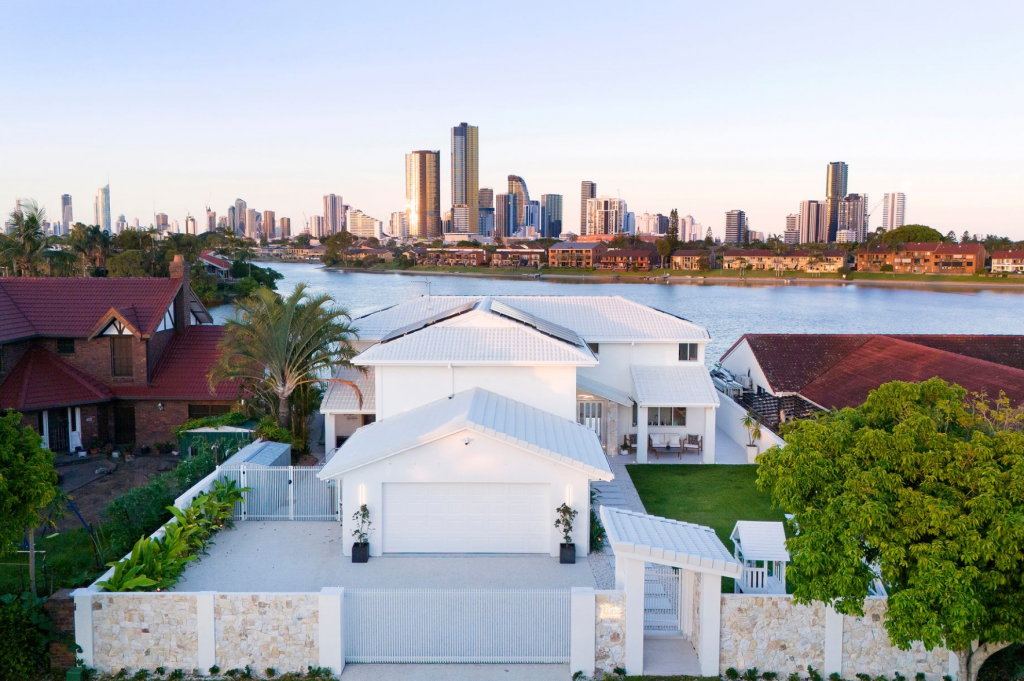 25 Intrepid Dr, Mermaid Waters, QLD 4218