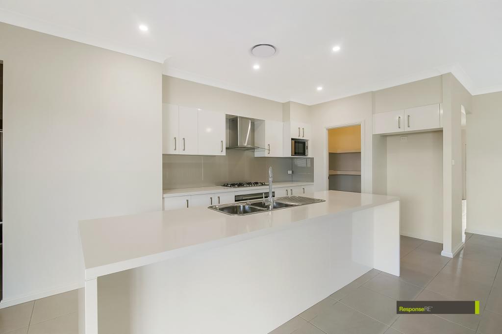 6 REDDEN CRES, GRANTHAM FARM, NSW 2765