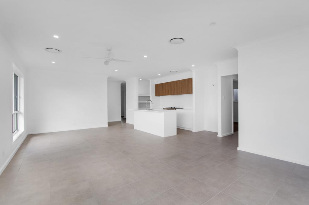 11 Staghorn St, Thrumster, NSW 2444