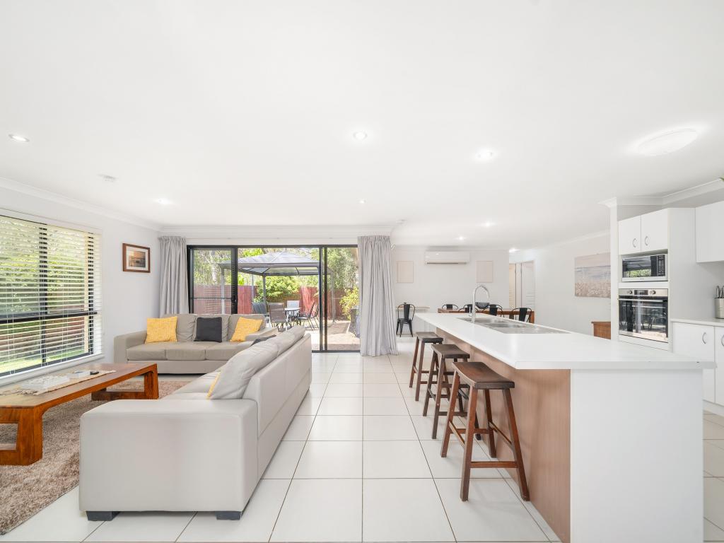 20 Rushcutters Ct, Sandstone Point, QLD 4511