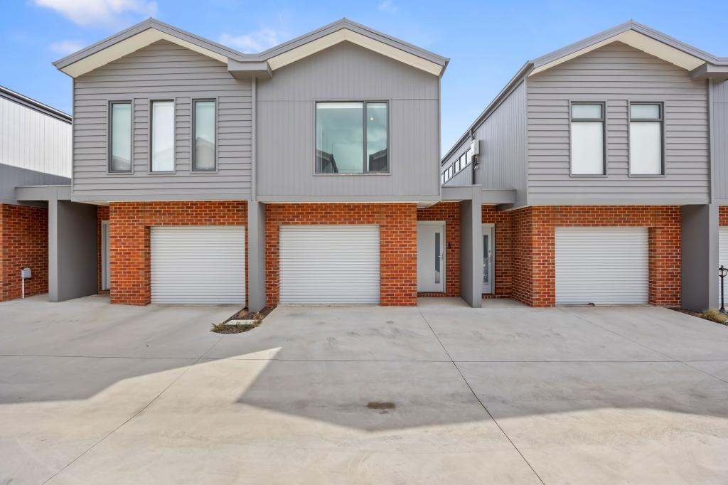 16 Eldenwood Mews, Canadian, VIC 3350