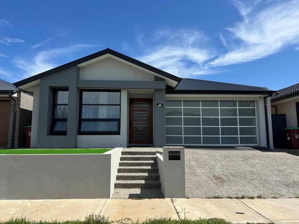 44 Borthwick Pde, Clyde North, VIC 3978