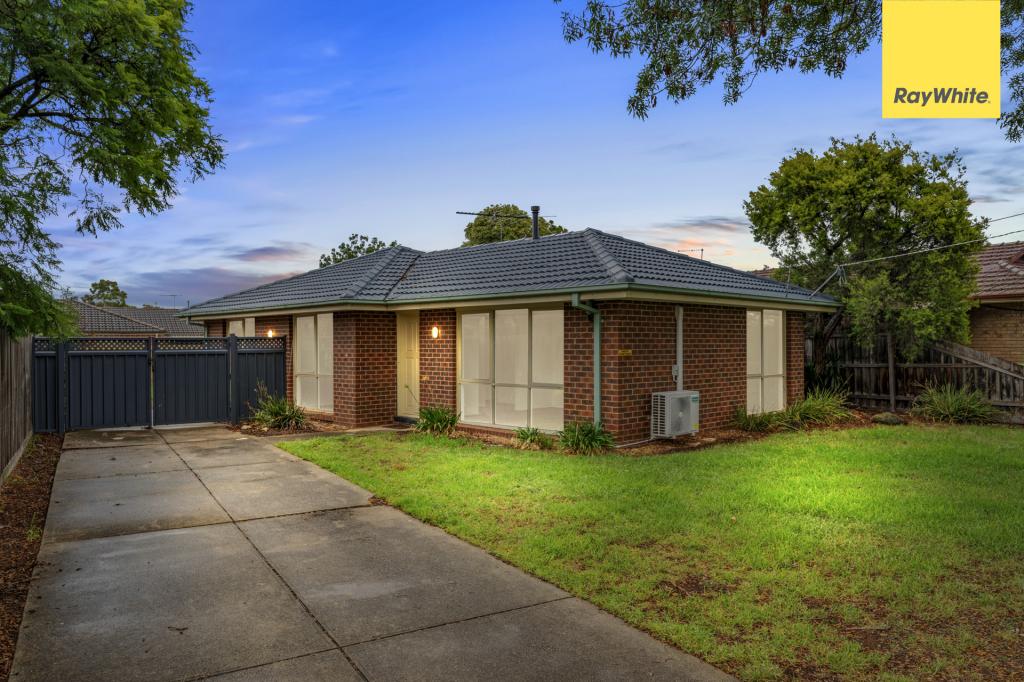 35 First Ave, Melton South, VIC 3338