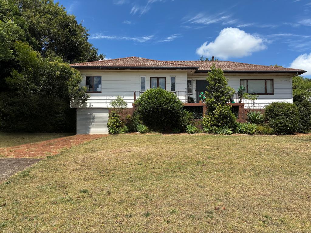 16 Ross St, Mount Lofty, QLD 4350