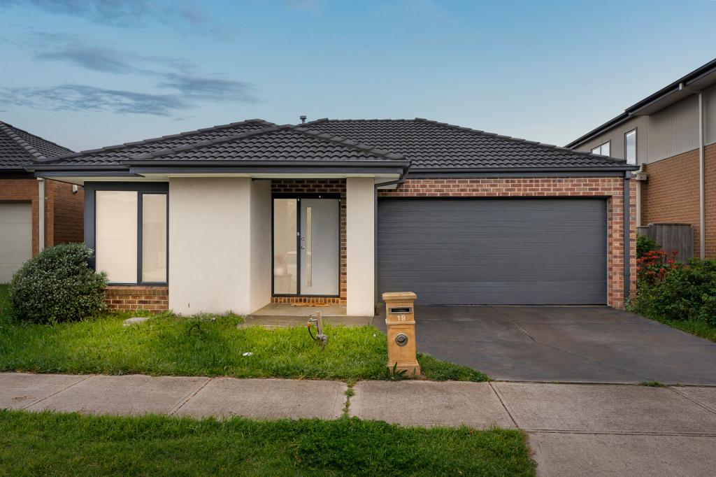 19 SUTTIE ST, POINT COOK, VIC 3030